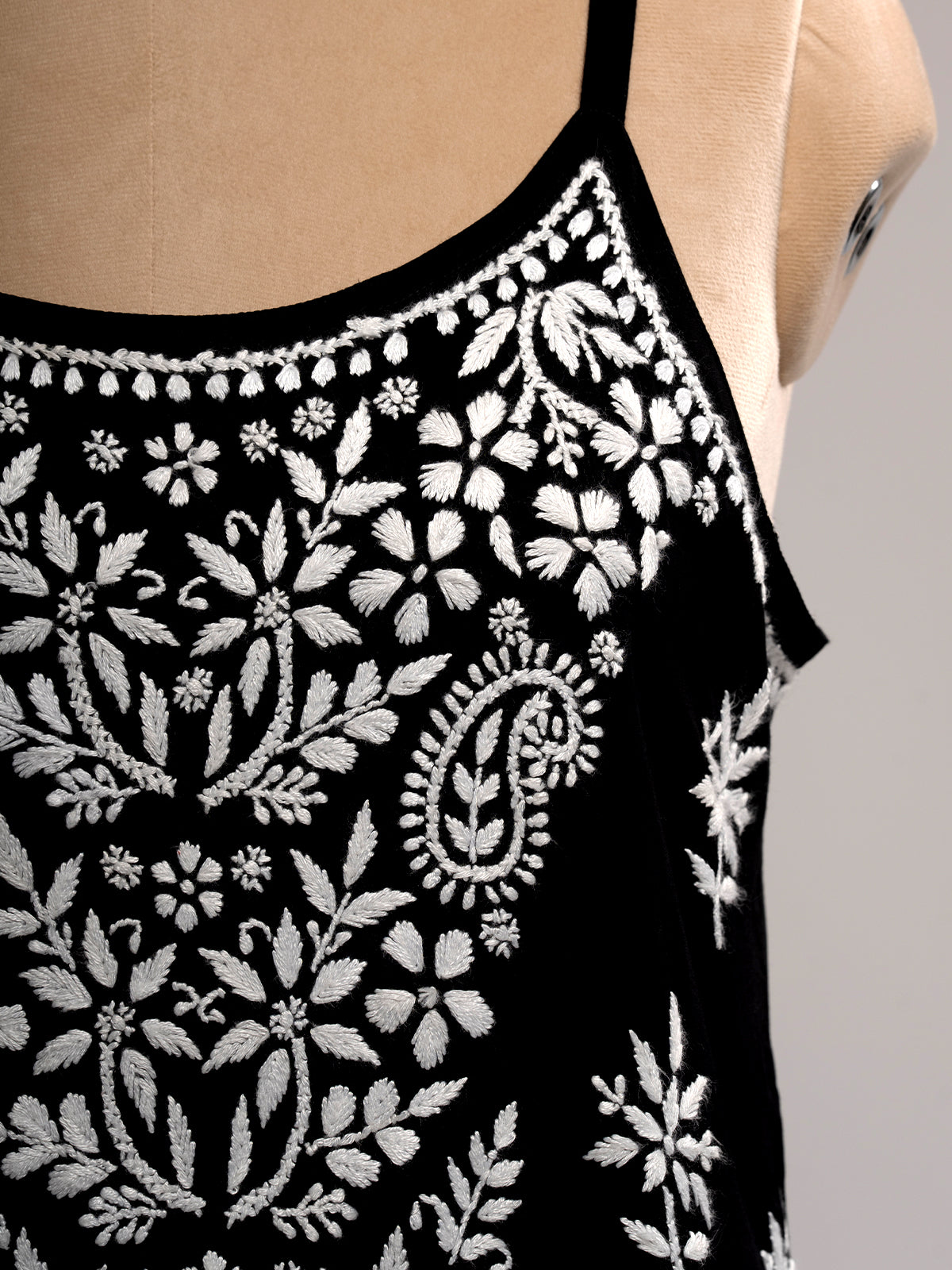 Chikankari Spaghetti Kurti